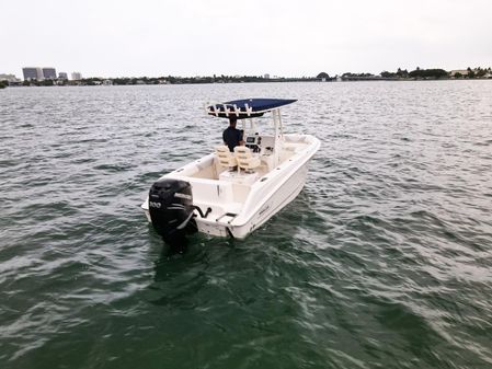 Boston Whaler 220 Outrage image