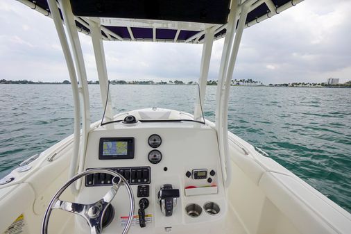 Boston Whaler 220 Outrage image