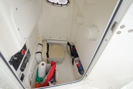 Boston Whaler 220 Outrage image