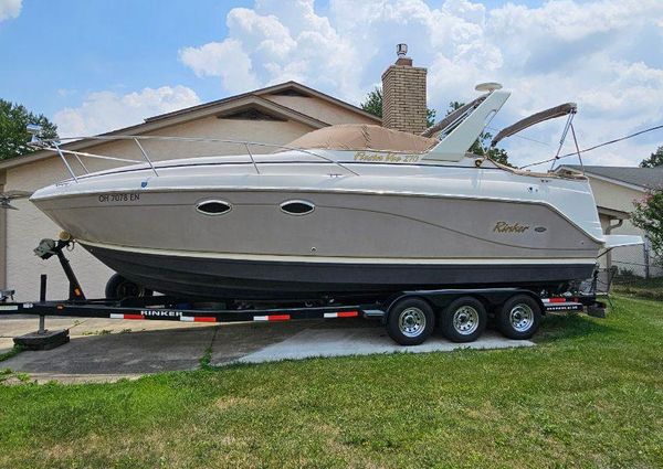 Rinker Fiesta Vee 270 image