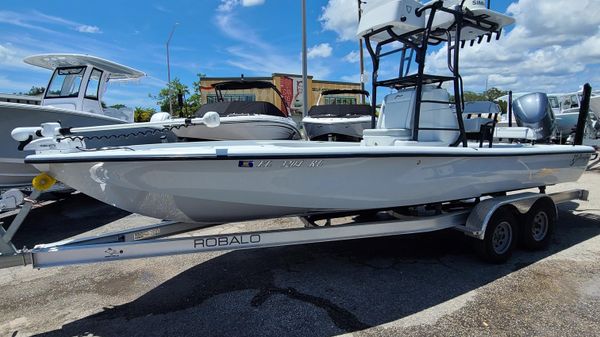 Yellowfin 24 Bay CE 