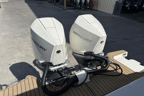 Sea Ray 290 SDX OUTBOARD image