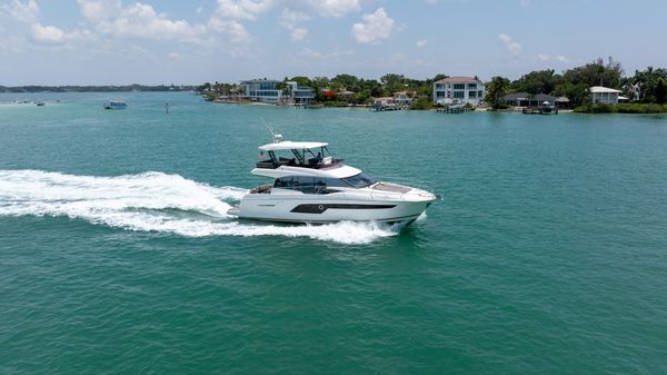 Prestige 520 Flybridge image