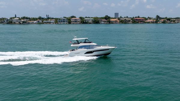 Prestige 520-FLYBRIDGE image