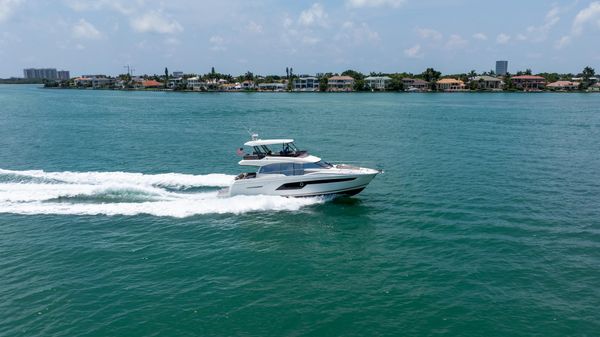 Prestige 520-FLYBRIDGE image