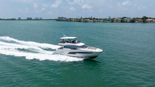 Prestige 520-FLYBRIDGE image