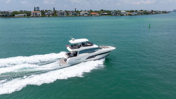 Prestige 520 Flybridge image