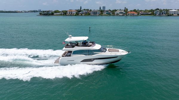 Prestige 520 Flybridge image