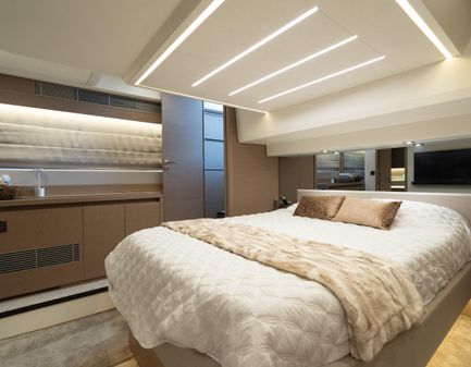 Prestige 520 Flybridge image