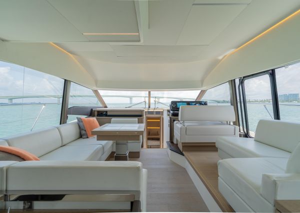 Prestige 520-FLYBRIDGE image