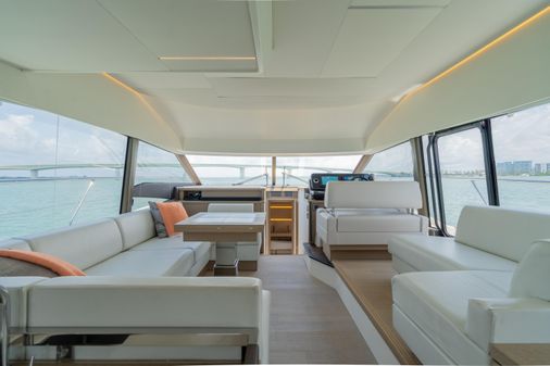 Prestige 520-FLYBRIDGE image