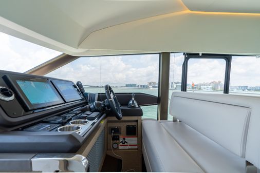 Prestige 520-FLYBRIDGE image