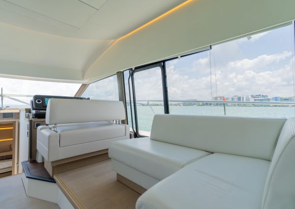 Prestige 520-FLYBRIDGE image