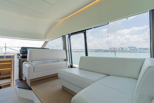 Prestige 520 Flybridge image