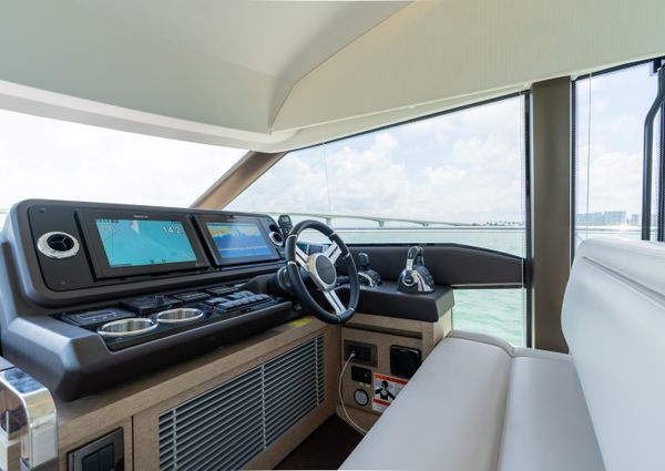 Prestige 520-FLYBRIDGE image