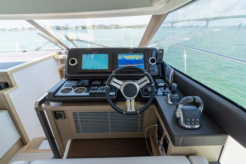 Prestige 520 Flybridge image