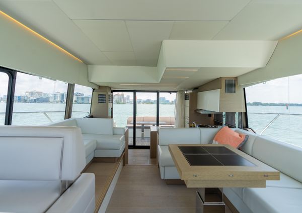 Prestige 520-FLYBRIDGE image