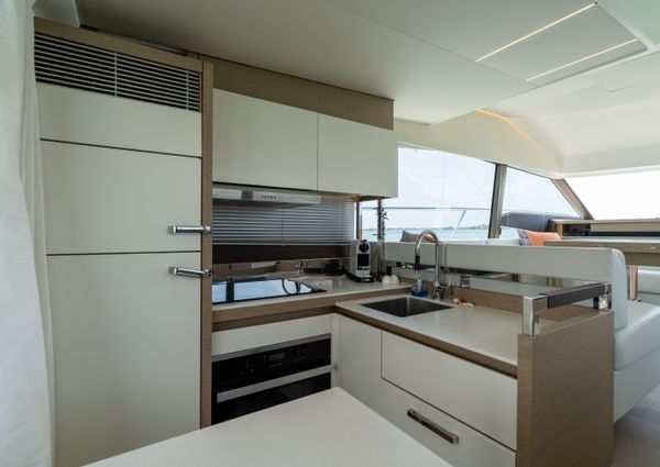 Prestige 520-FLYBRIDGE image