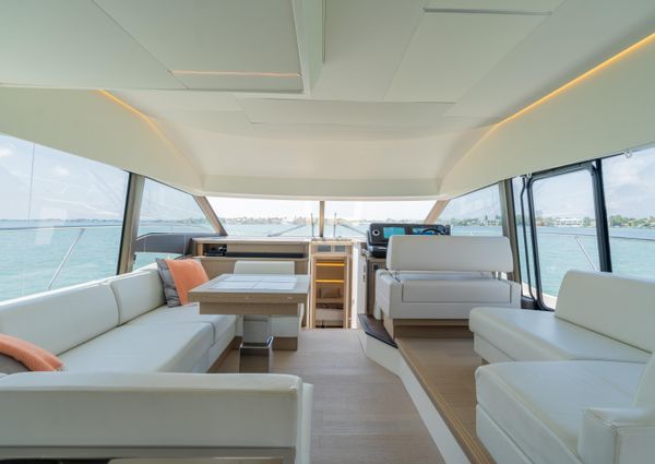 Prestige 520-FLYBRIDGE image