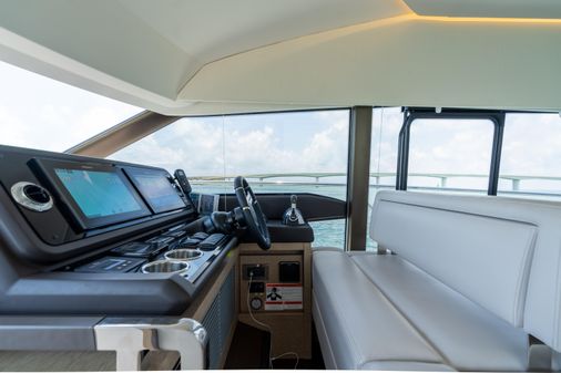 Prestige 520 Flybridge image