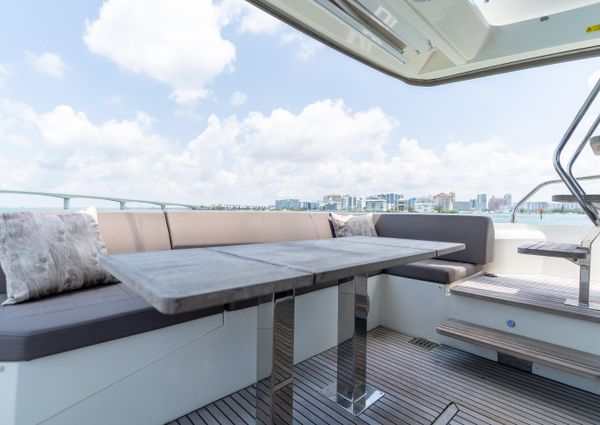 Prestige 520-FLYBRIDGE image