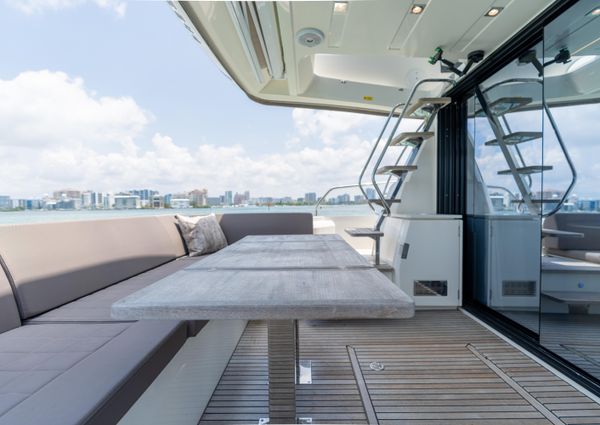 Prestige 520-FLYBRIDGE image