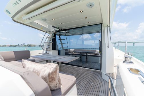 Prestige 520-FLYBRIDGE image