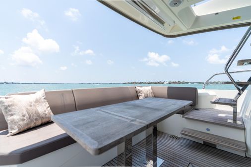 Prestige 520 Flybridge image