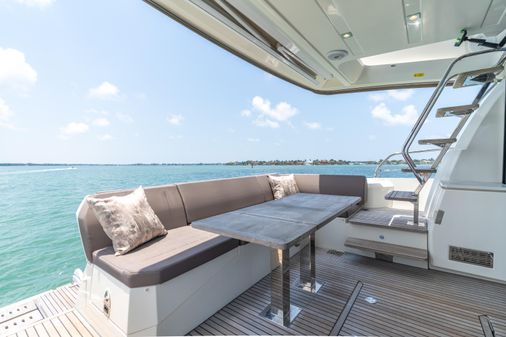 Prestige 520-FLYBRIDGE image