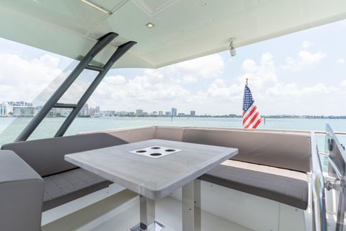 Prestige 520 Flybridge image