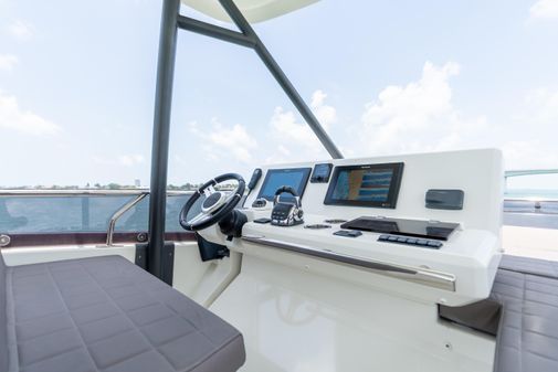 Prestige 520 Flybridge image