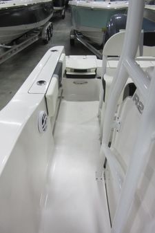 Robalo R200 Center Console image