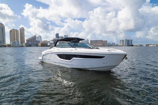 Cruisers Yachts 38 GLS image