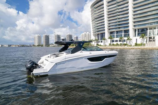 Cruisers Yachts 38 GLS image