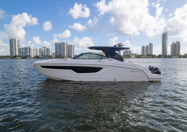 Cruisers-yachts 38-GLS image