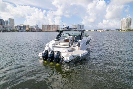 Cruisers Yachts 38 GLS image