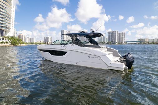 Cruisers Yachts 38 GLS image