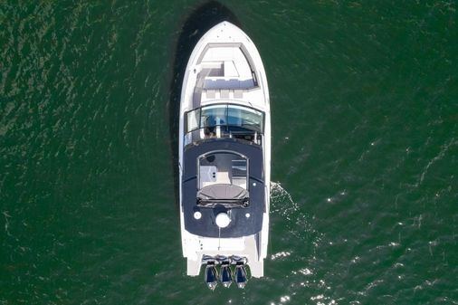 Cruisers Yachts 38 GLS image