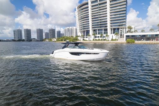 Cruisers Yachts 38 GLS image