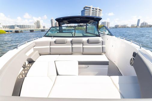 Cruisers Yachts 38 GLS image