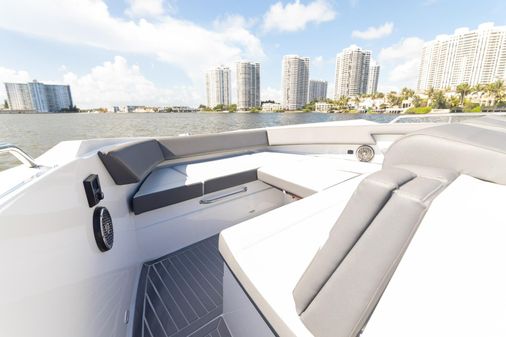 Cruisers Yachts 38 GLS image