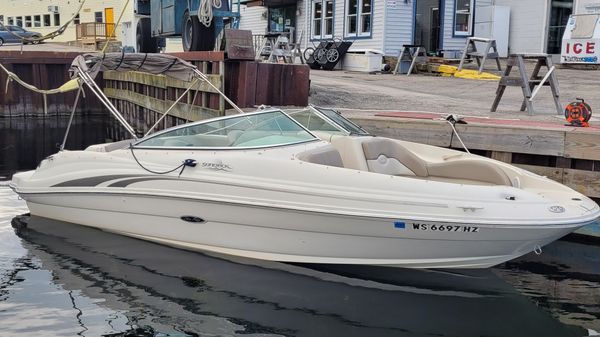 Sea Ray 220 Sundeck