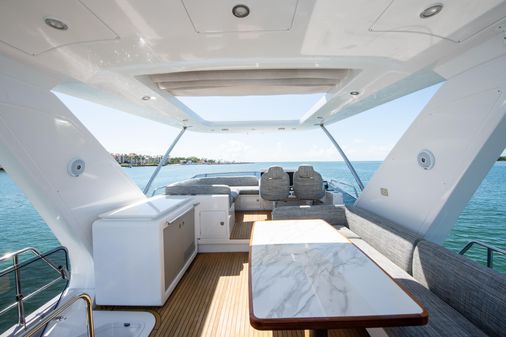 Azimut 66 image