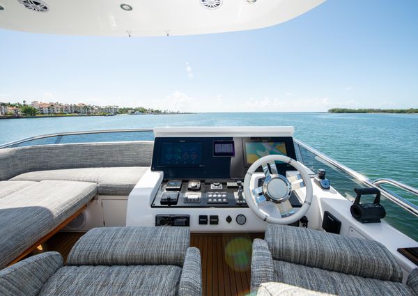 Azimut 66 image