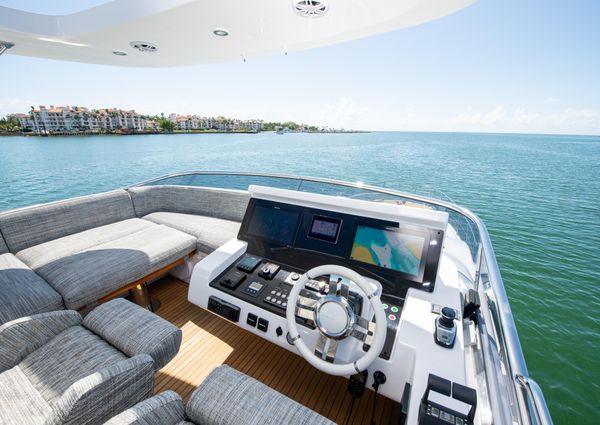 Azimut 66 image