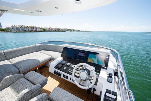 Azimut 66 image