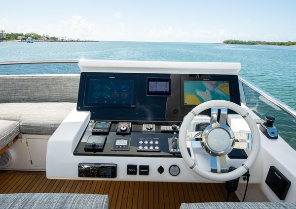 Azimut 66 image