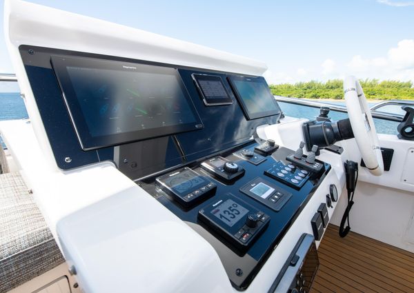 Azimut 66 image