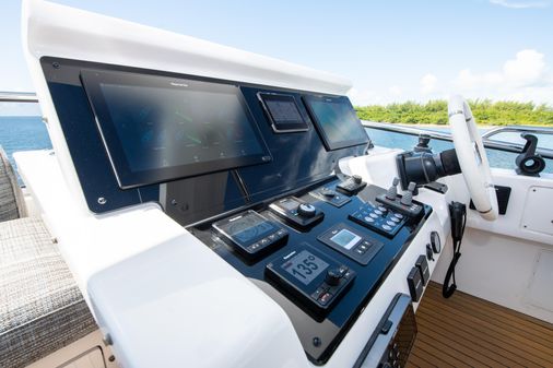 Azimut 66 image