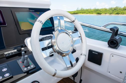 Azimut 66 image